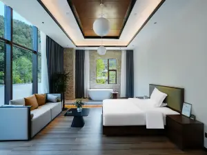 Jiugushui Wenquan Center Hotel