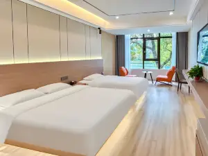 Yue An Hotel (Guilin Xiangbishan Park East and West Lane)