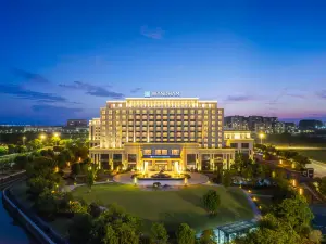 Wyndham Hotel Yushu River