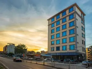 Luoding Langyue Star Hotel