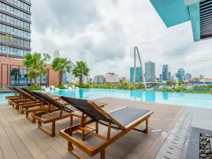 Metropole Luxury Riverside Apartment