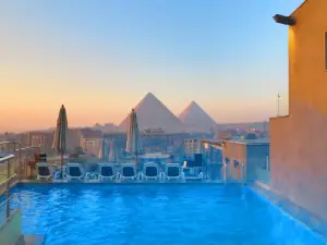 ピラミッドフロントホテル