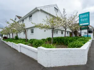 Waves Motel and Apartments
