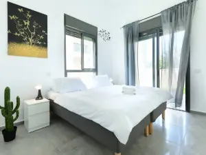 Achziv Beach Getaway with Balcony by Sea N Rent