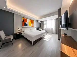 Chibi Lake Holiday Hotel (Xinjiekou Commercial Street)