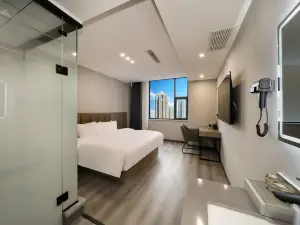 Pai Esports Hotel (Xiangcheng Lianhua Avenue People's Park Branch)