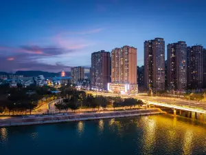 Deyang Ruijingda Hotel (Wuzhou Plaza Engineering Vocational and Technical University)