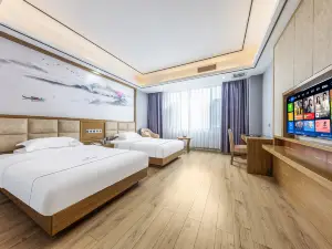 Heyue Hotel (Linyi Yunxian High speed Railway Station Store)