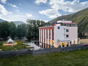 Wollian Huayin Hotel (Kangding Xinduqiao Branch)