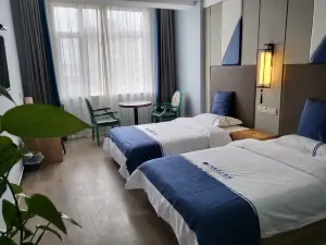 야 만 홀리데이 호텔