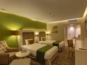 Enghelab Hotel