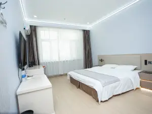 Red Cross Hotel (Tongliao Huolingole Railway Station Huolinhe Night Market Branch)
