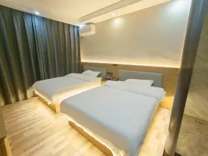 Luquan Honghui Hotel