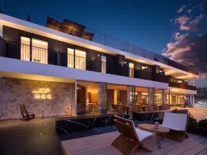 Azure Vernal·March Water Hotel (Dali Ancient Town)