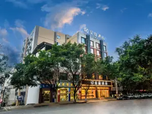 Starway Hotel (Ningnan Music Park)