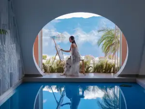 Sanseyunhe LuguLake Hotel