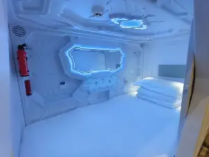 Chengdu Tianfu Airport Squint for a while space capsule hotel