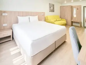 Smart Life Deluxe Apartment