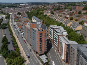 Roomzzz Leeds City West