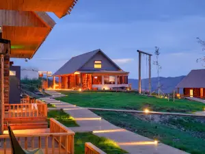 Yinshan·33 Vacation Homestay (Baihaba Store Scenic Area)