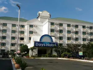 Real Family Hotel (formerly Days Hotel Batangas)
