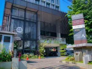 Up-Peak Hotel Simpang Lima Semarang Powered by Archipelago