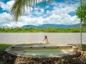 Komsan Kampot Resort