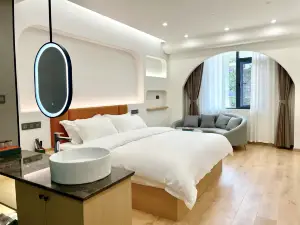 Menglian Hengtai Smart Hotel