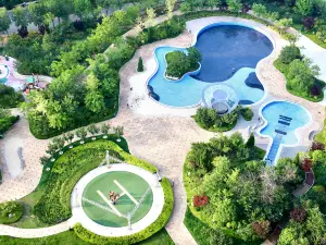On the other hand· Chasing Waves Hidden Sea Holiday Homestay (Rushan Yintan Beach Branch)