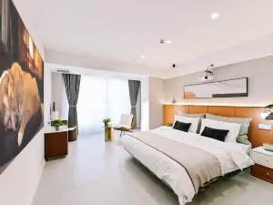 Huaren Yiju Cloud Hotel (Yiyang Guomao Building Branch)