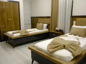 GRAND DIAMOND HOTEL