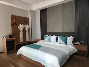 Yajiang Shangfeng Hotel