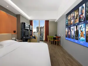 IGenie Love Elf·Wanzhao E-sports Hotel (Chengdu Dafeng Phoenix Mountain Sports Park)