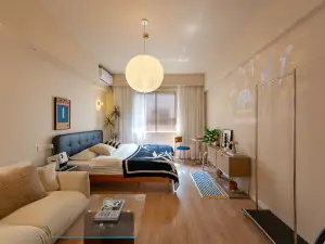 Qianshi Apartment (Shanghai Yuyuan Subway Station Branch)