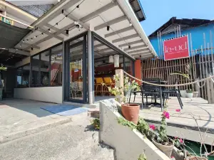 La Ud Lounge and Hostel