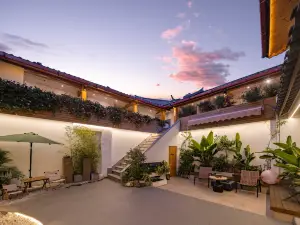 동성 와일드 럭셔리 코트야드 호텔 리장 무푸