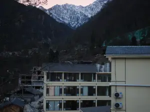 Hailuogou Shanzhiye Private Hot Spring Homestay