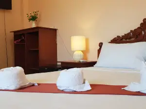 Queenslander Hotel and Restaurant