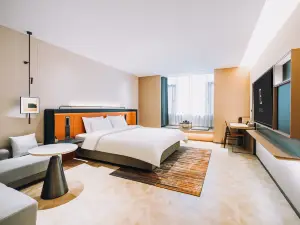 H Crystal Hotel (Gaoping Sanguan Center Yandi Park)