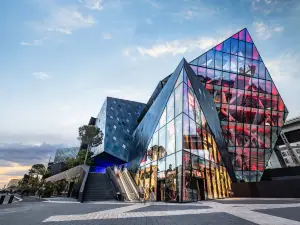 더블트리 바이 힐튼 니스 센터 아이코닉