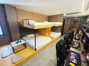 โรงแรมอีสปอร์ตนัมเบอร์เซเว่น