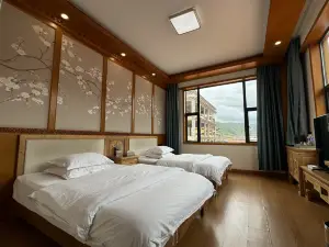 랑탕 푸치 그랜드 호텔 (랑발라 문화 관광 경관 지역)
