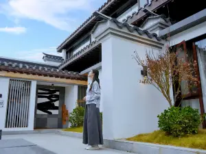 Chuxiong Yuanliyuan Outside Hotel