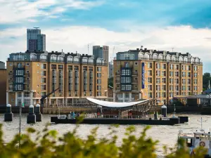 a&o London Docklands Riverside