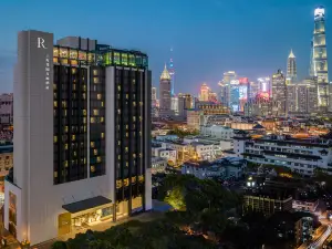 Renaissance Shanghai Yu Garden Hotel on the Bund by Nanjing Road
