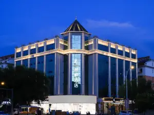 Lavande Hotel (Tongliao Wanda Plaza Minzu University Affiliated Hospital)