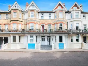 OYO The Lodge Bournemouth