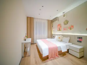 Runkai Homestay (Yingtianmen Branch)