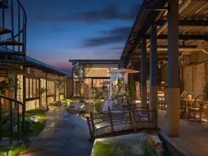 The Hidden House (Cheng Du Kuanzhai Alley People's Park Subway Station Branch)