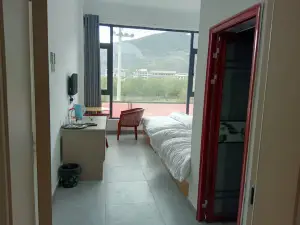 Mainling Changlong Hotel